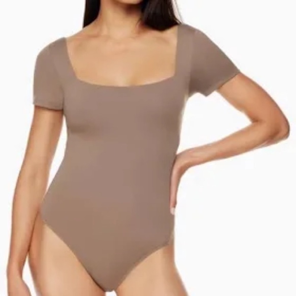 Babaton Contour Square Neck Bodysuit Sz. M Short Sleeve Mocha Aritzia Sexy